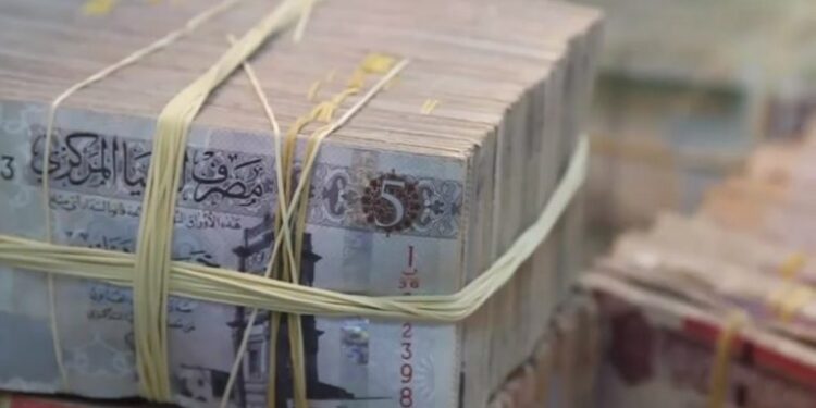 سباق “رفع المرتبات” يثير مطالبات بزيادات شاملة وتخوفات من تفاقم العجز المالي وتصاعد التضخم