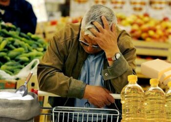 الحكومات تُنفق والمواطن يُسدد الفاتورة.. معادلة تكشفها معدلات التضخم