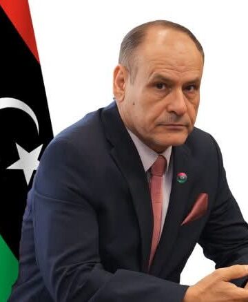 خبير مالي: قوة الدينار ليست في بيع الدولارات بل بتقليص الهدر الحكومي