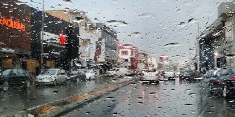 بلدية طبرق تعلن حالة الطوارئ لمواجهة تقلبات الطقس.. وسيول تودي بحياة عائلة