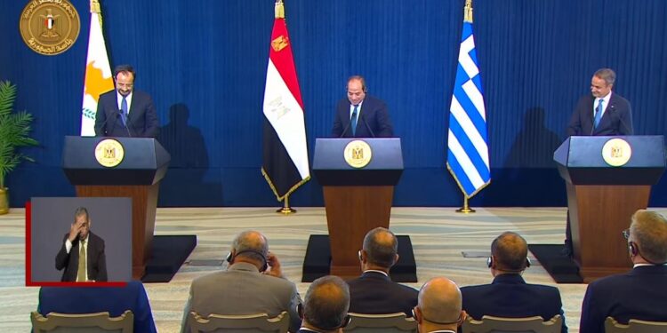 السيسي يدعو لإجراء انتخابات متزامنة وخروج القوات الأجنبية من ليبيا