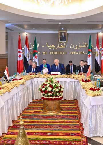 الجزائر تحتضن اجتماعاً وزارياً ثلاثياً لدول جوار ليبيا بحثاً عن تسوية سياسية شاملة