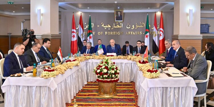 الجزائر تحتضن اجتماعاً وزارياً ثلاثياً لدول جوار ليبيا بحثاً عن تسوية سياسية شاملة