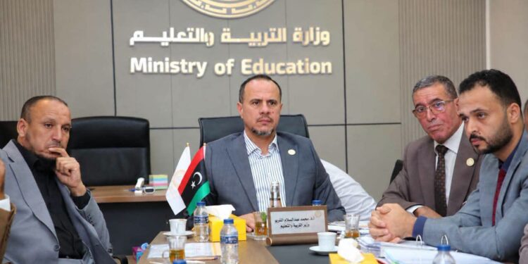 نقيب المعلمين: المراقبون مسؤولون عن تأخر العلاوات والفروقات