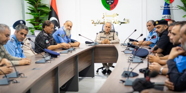 بعد قراريْنِ من المنفي والدبيبة.. عبدالفتاح دبوب يتسلم رئاسة جهاز الشرطة القضائية