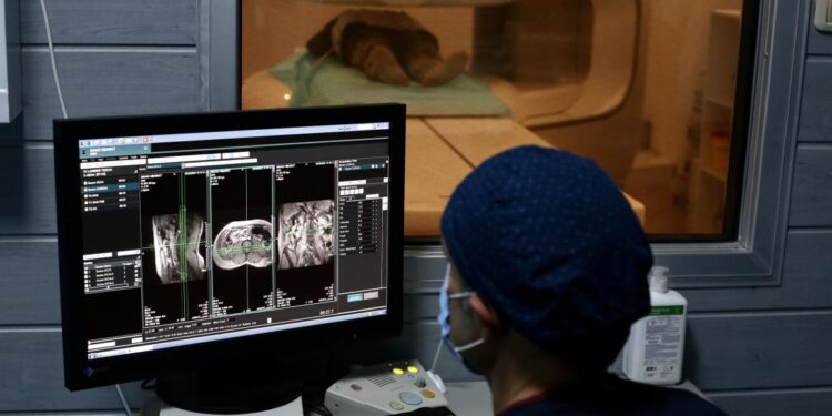 ” فابري”… مرض نادر وغياب حكومي