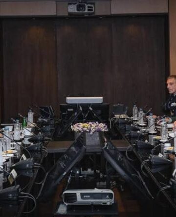 صحيفة يونانية: حفتر طالب الحكومة اليونانية بمليار يورو سنوياً مقابل دعم مواقف اليونان إقليميا