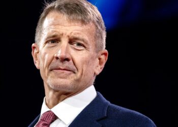 أفريكا انتليجنس: إريك برنس شريك حفتر السابق يعود إلى ليبيا من باب الطاقة