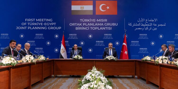 القاهرة وأنقرة.. دعم الجهود الدولية وخارطة الطريق الأممية لإنهاء الأزمة في ليبيا