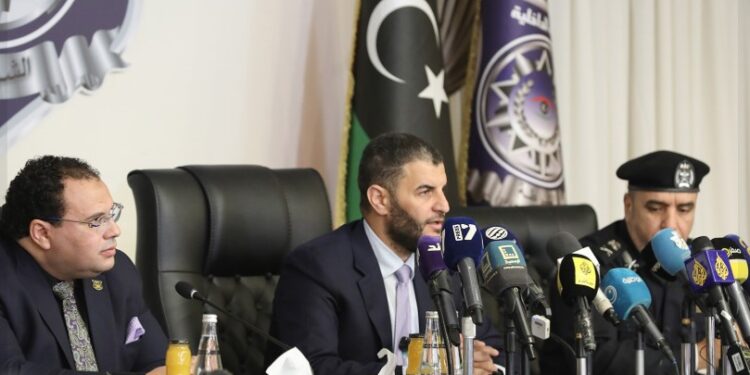 الطرابلسي: 3 ملايين مهاجر غير قانوني داخل ليبيا التي تتحمل تكلفة الوقود والكهرباء على المهاجرين بما يقارب 20 مليار دينار