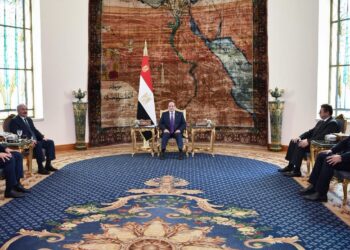 السيسي خلال لقائه حفتر يؤكد إجراء الانتخابات الرئاسية والبرلمانية بشكل متزامن