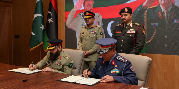 رويترز: رغم الحظر الأممي باكستان تبرم صفقة بقيمة 4 مليارات دولار لبيع أسلحة لحفتر