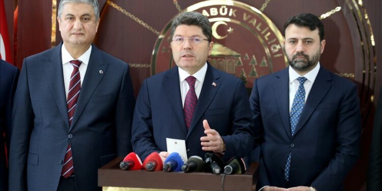 أنقرة: استمرار إجراءات الطب الشرعي في حادث طائرة الوفد العسكري